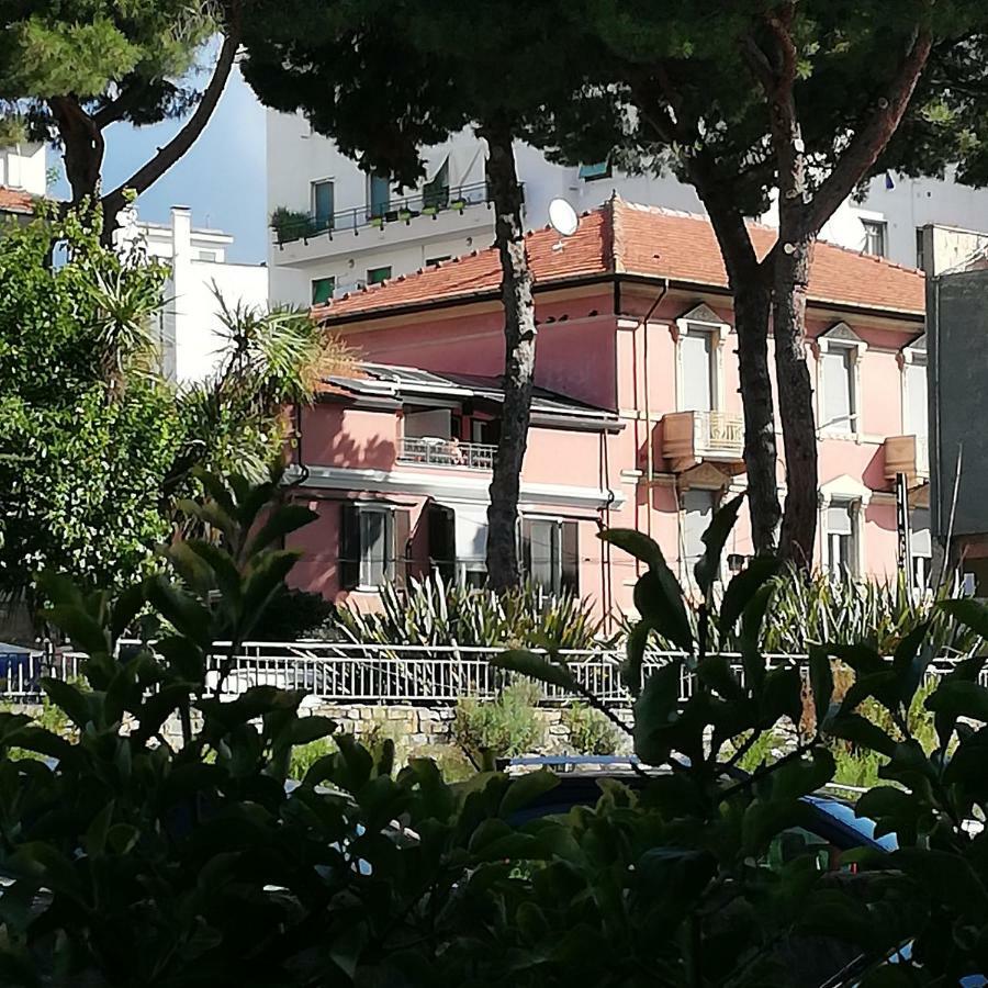 La Bouganville Hotel Arma di Taggia Luaran gambar